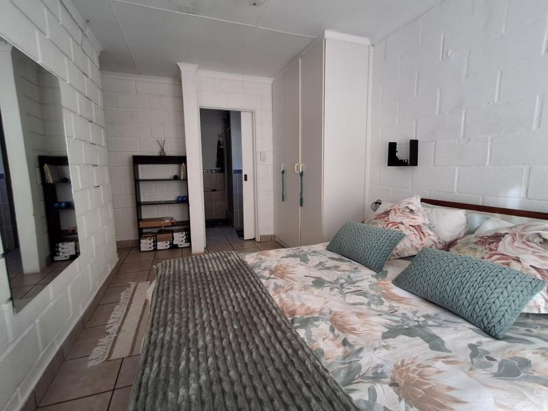 4 Bedroom Property for Sale in Britannia Bay Western Cape